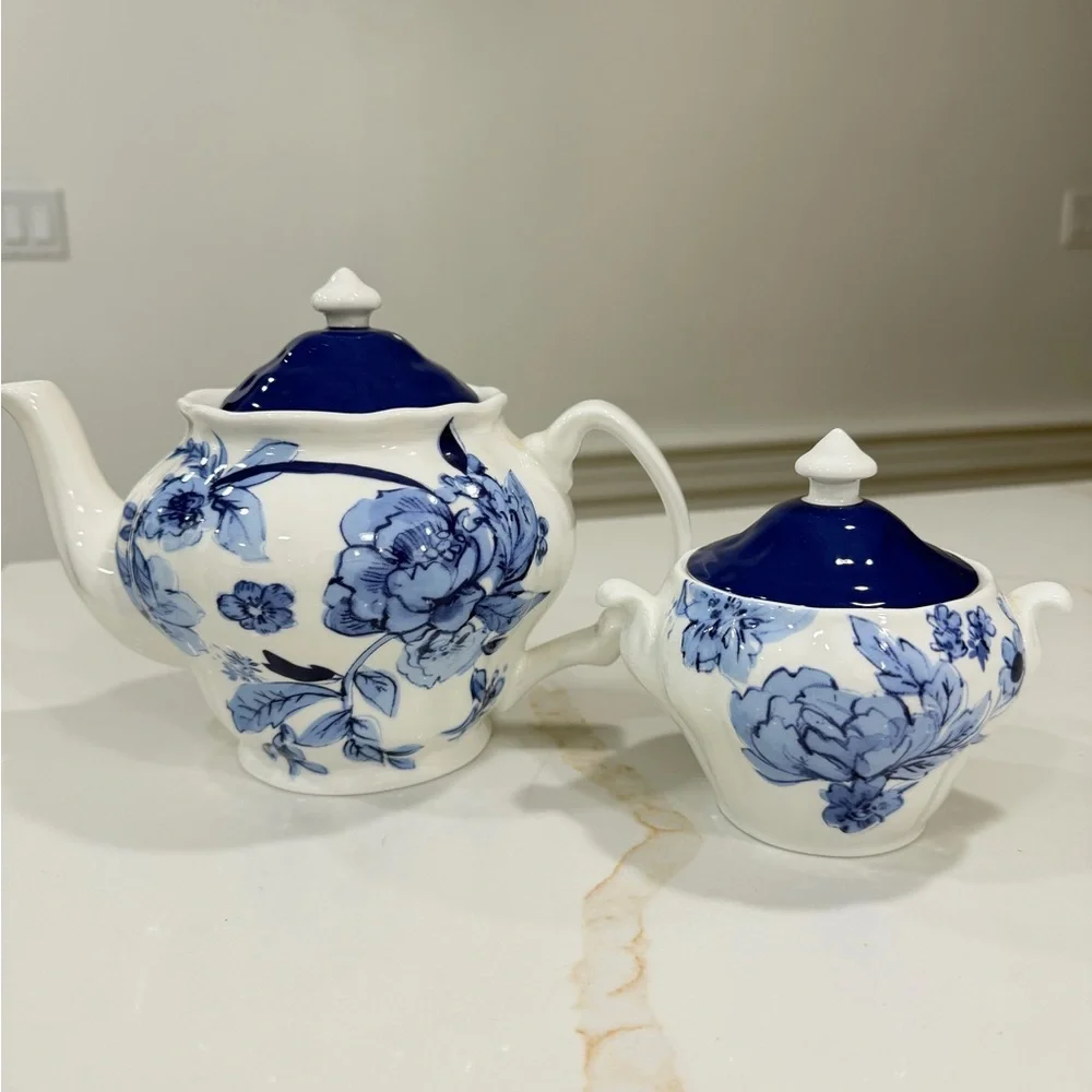 Stechol Gracie Bone China Flower Print Tea Pot 5 cups set of 2 pieces